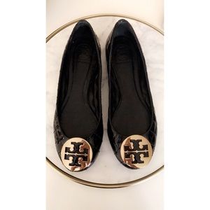 TORY BURCH QUILTED REVA QUIN PATNET LEATHER FLAT