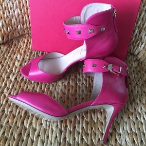 Valentino Fuchsia Rockstud Peep Toe Pumps 39.5 Valentino Fuchsia Rockstud Peep Toe Pumps 39.5
