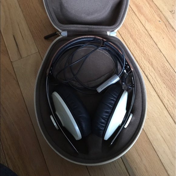Sennheiser Momentum 2.0 Ivory Headphones - Picture 3 of 3