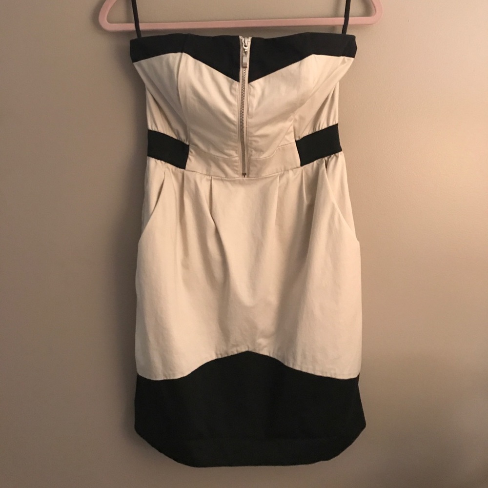 Cotton strapless tans and black mini with pockets