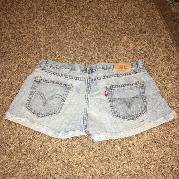 Levi's boyfriend shorts size 1! - Picture 2 of 3