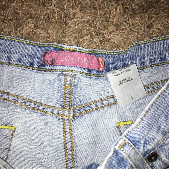 Levi's boyfriend shorts size 1! - Picture 3 of 3