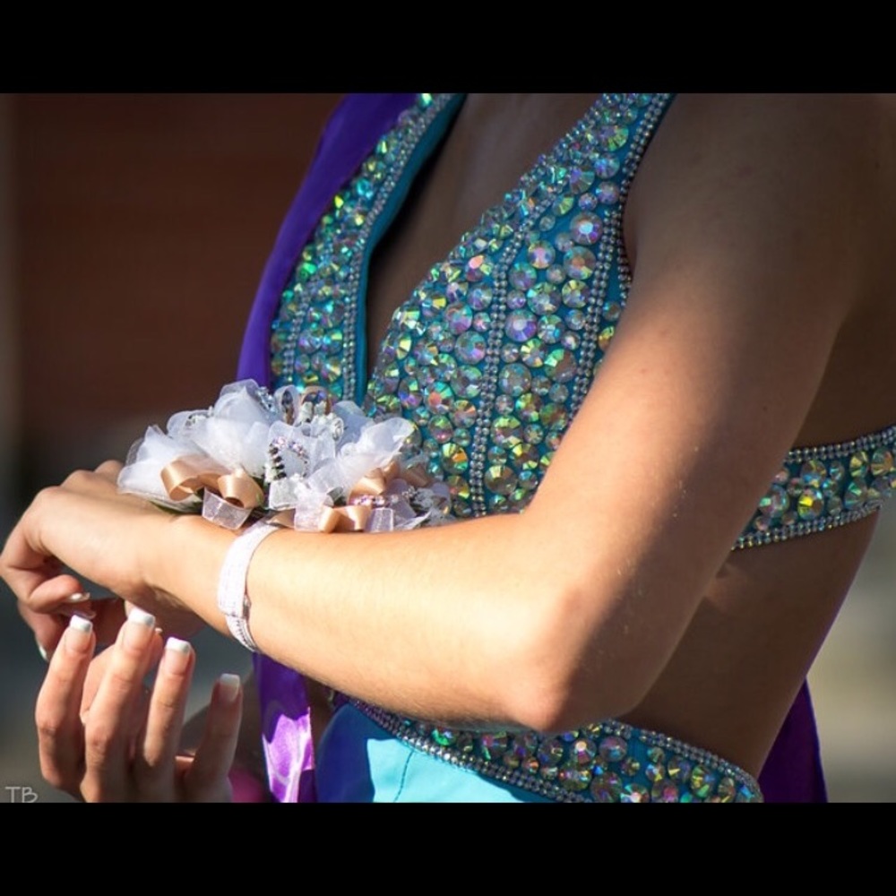 Prom dress - Picture 2 of 3