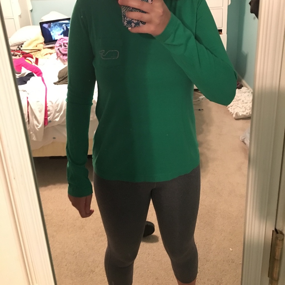 Light pink and green vineyard vines shirt