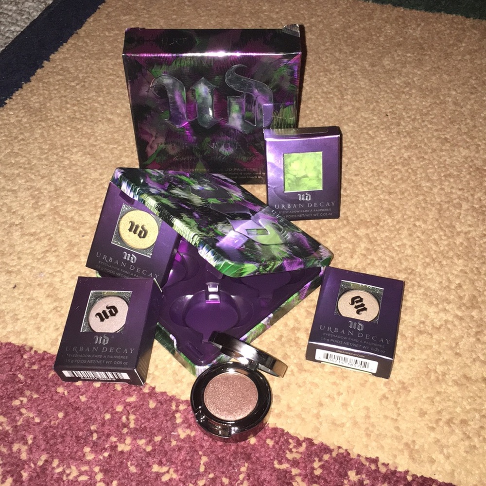 Urban Decay customizable palette and 4 shadows.