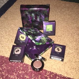 Urban Decay customizable palette and 4 shadows.