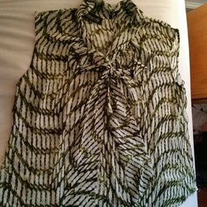 Green print sleeveless pussy bow top