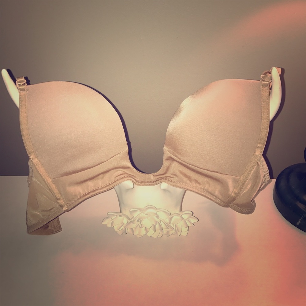 Victoria secret plunging bra, perfect for low cut