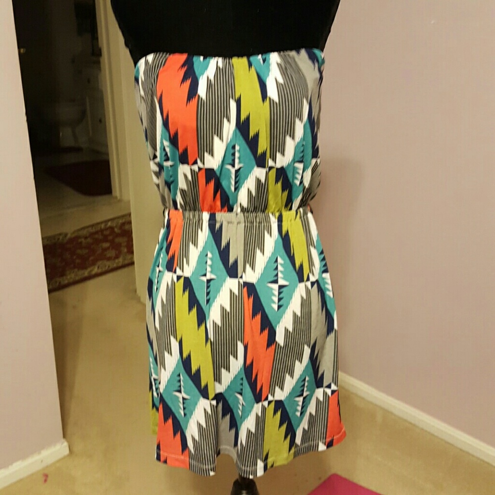 Strapless patterned mini dress