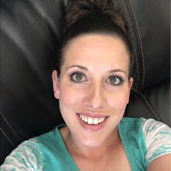 Meet your Posher, Leah - Picture 1 of 1