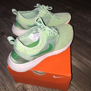Nike Women's Juvenate Running Shoe