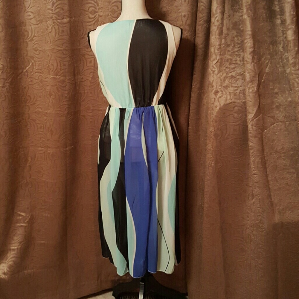 Dress - Picture 2 of 3