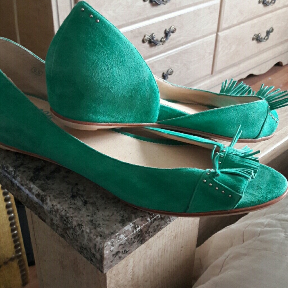 Suede Shoes with 1" heel