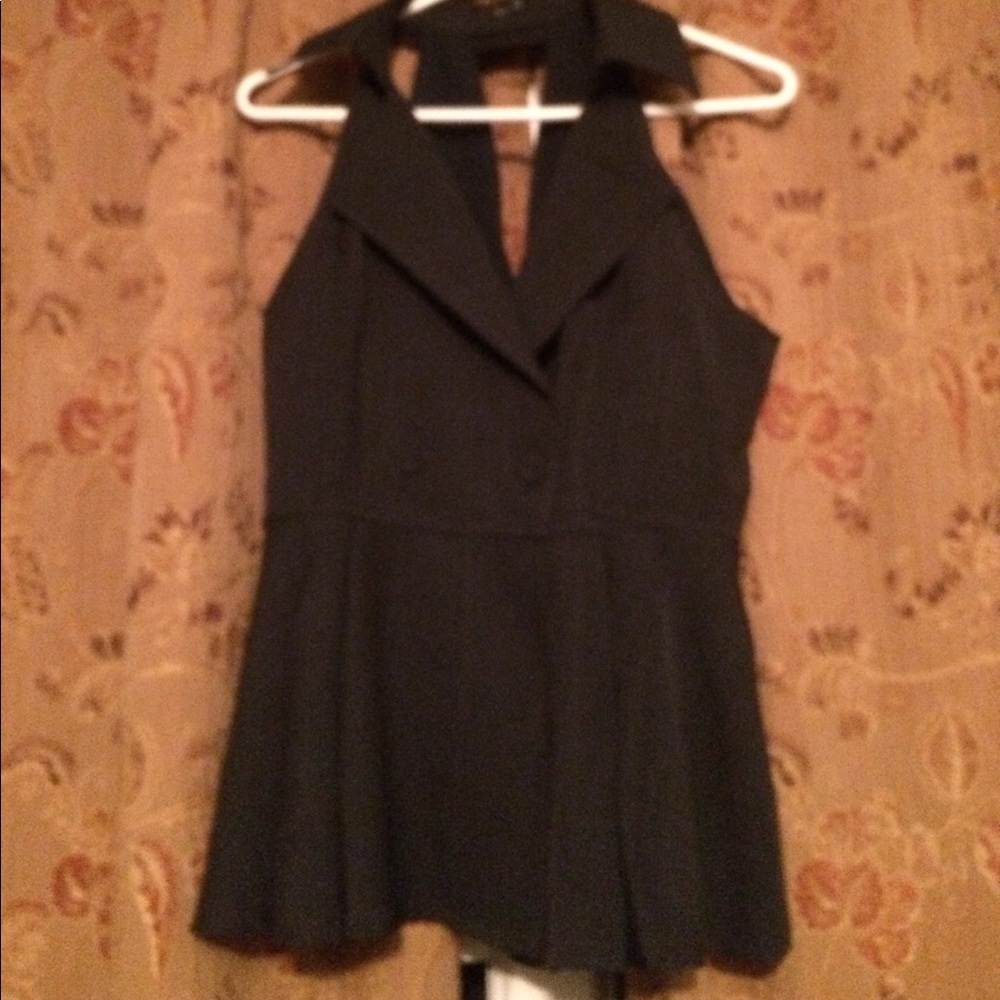 Sleeveless halter blazer peplum, buttons front