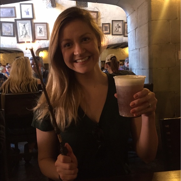 Meet your Posher, Brooke - Picture 1 of 1