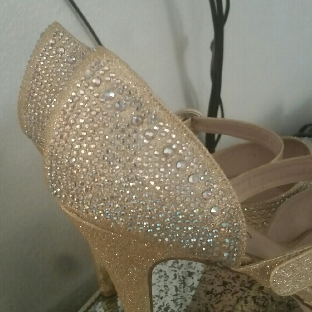 Heels - Picture 2 of 3