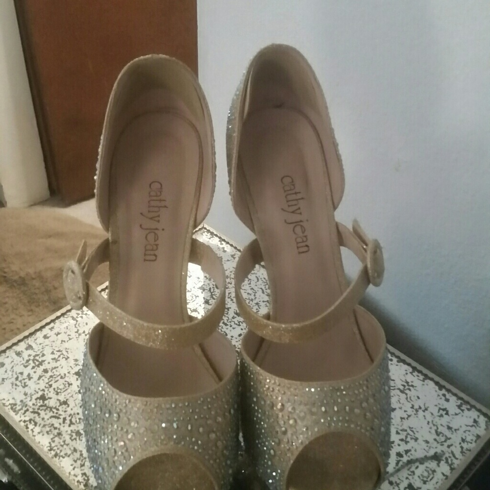 Heels - Picture 3 of 3