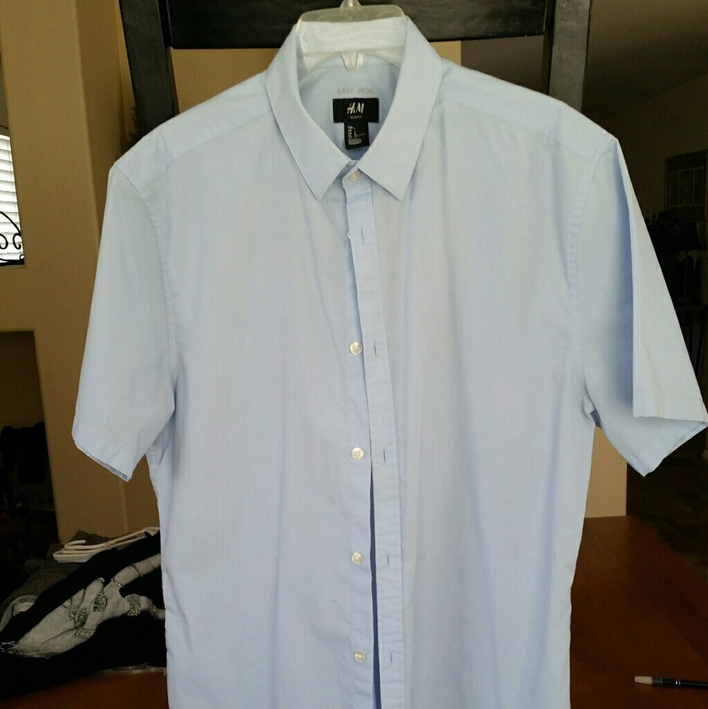 H&M~Men's short sleeve, baby blue dress shirt