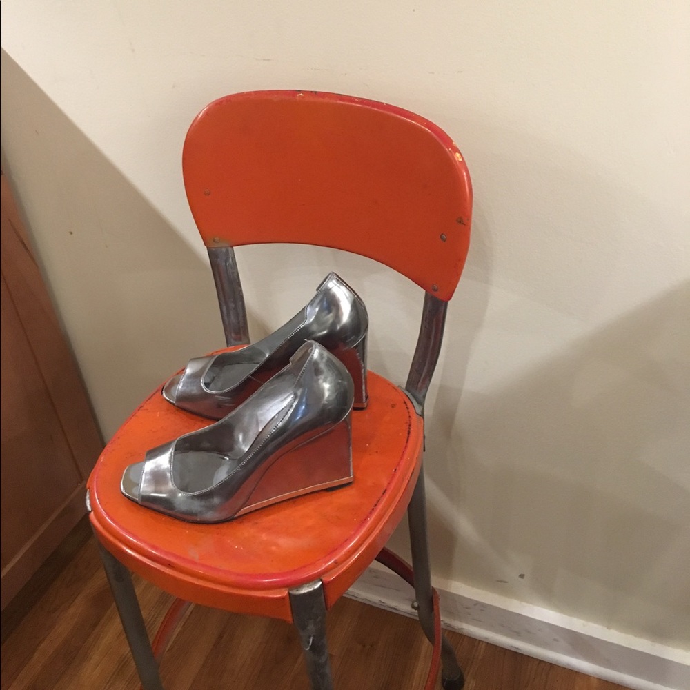 Shoe - Picture 2 of 2