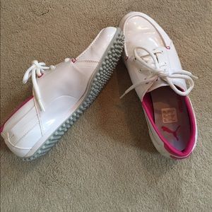 Golf shoes