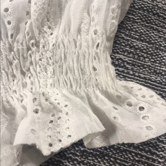 White eyelet Blouse - Picture 3 of 5