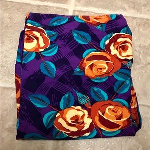 LuLaRoe Tall and Curvy Leggings, Roses