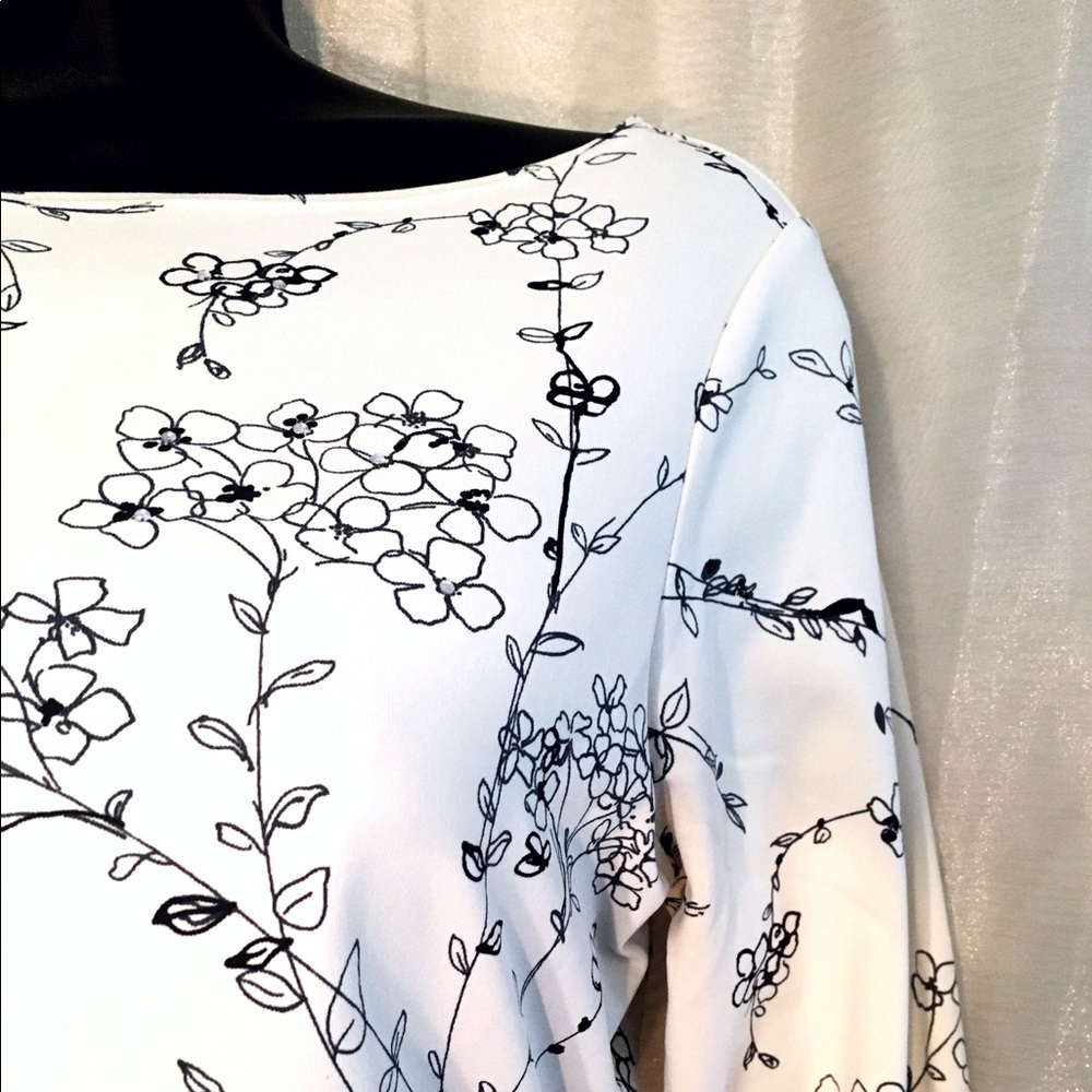 The Limited Stretch~Spring/Summer Top 💐 Size Sm - Picture 3 of 5