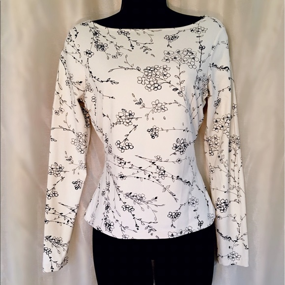 The Limited Stretch~Spring/Summer Top ๐ Size Sm - Picture 2 of 5