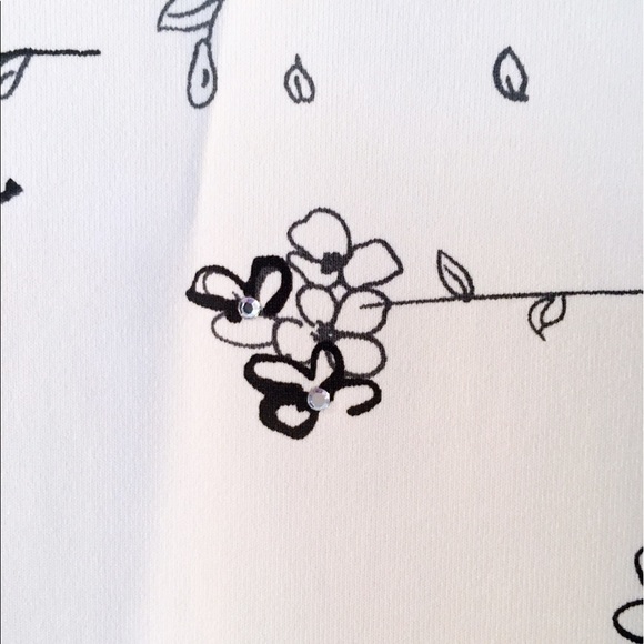 The Limited Stretch~Spring/Summer Top ๐ Size Sm - Picture 4 of 5