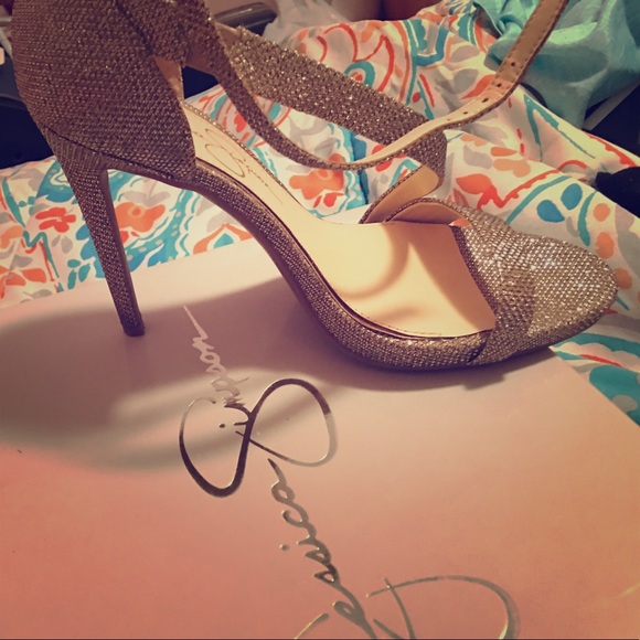 Jessica Simpson's Sparkling Heels - Picture 1 of 2