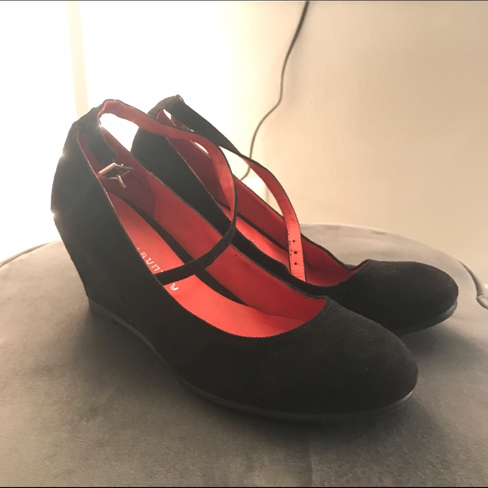 Chinese Laundry wedges