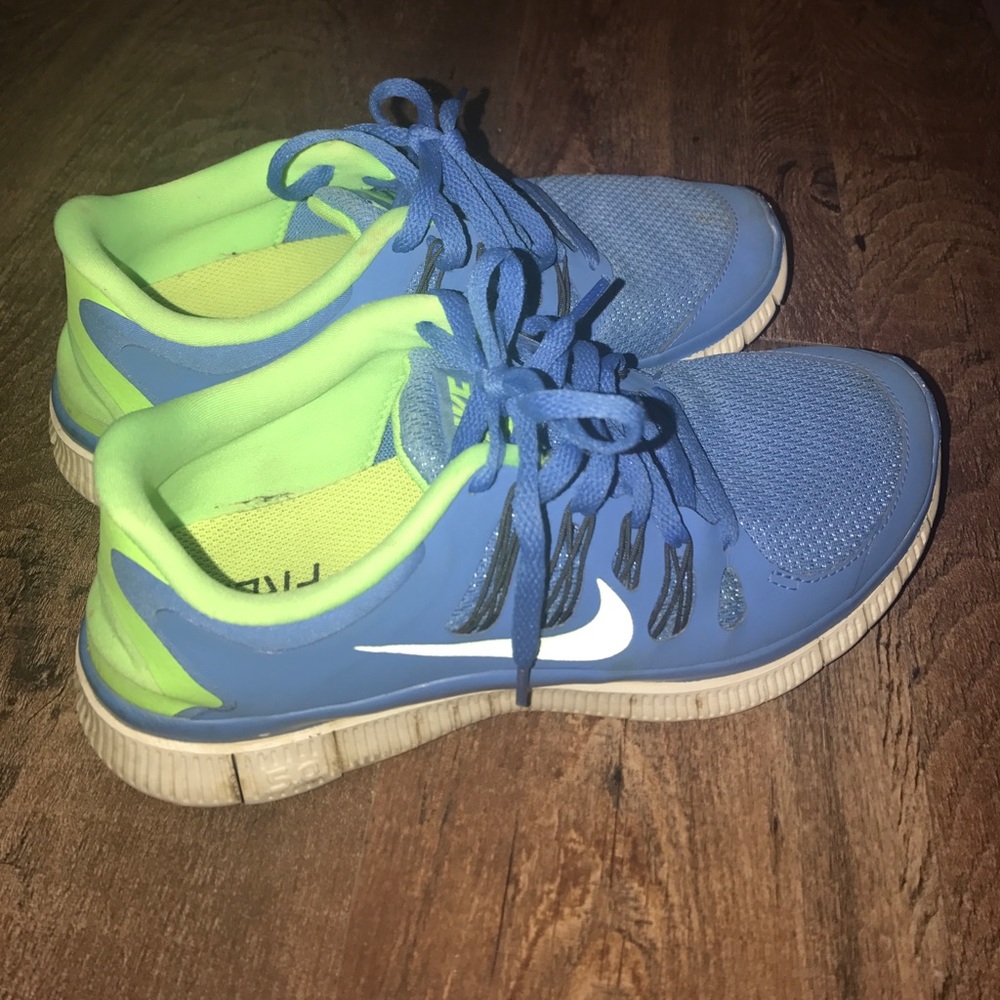 Nike tennis shoes