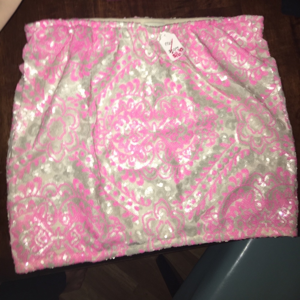 Sequenced skirt