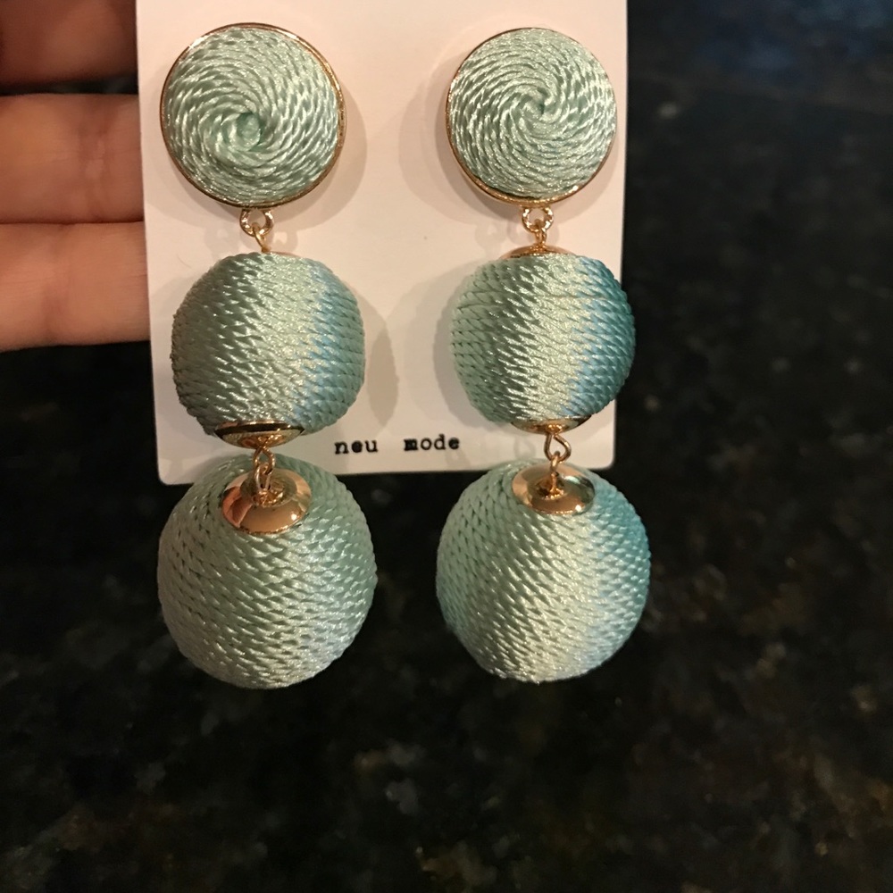 Silk Threaded Bon Bon crispin style earrings - Picture 5 of 5