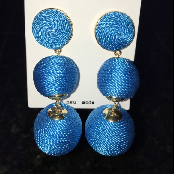 Silk Threaded Bon Bon crispin style earrings - Picture 4 of 5