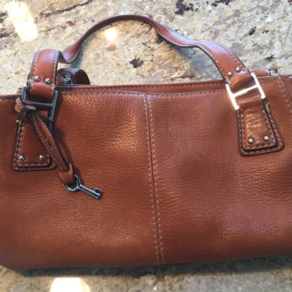 SOLD: Fossil leather purse