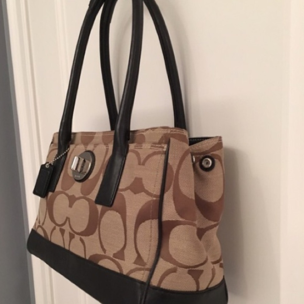 Coach purse - Picture 2 of 4