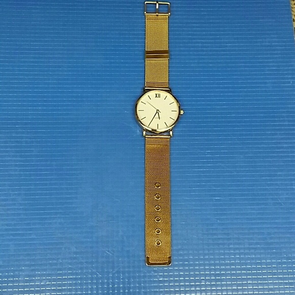 Gold Mesh Watch - Picture 2 of 4