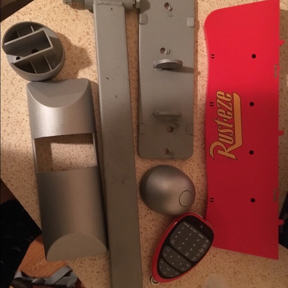Cars, TV DVD in a good condition with wall mount - Picture 5 of 5