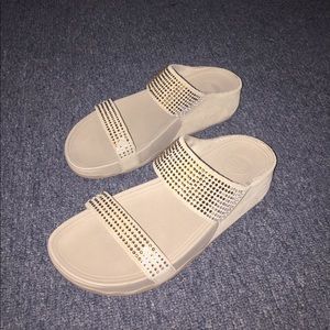 Woman's cream Fitflop with diamond embroidered.