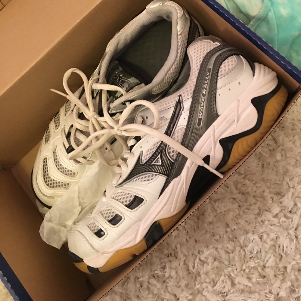 Volleyball shoes