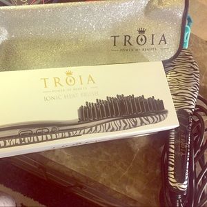Troia Iconic Heat Brush