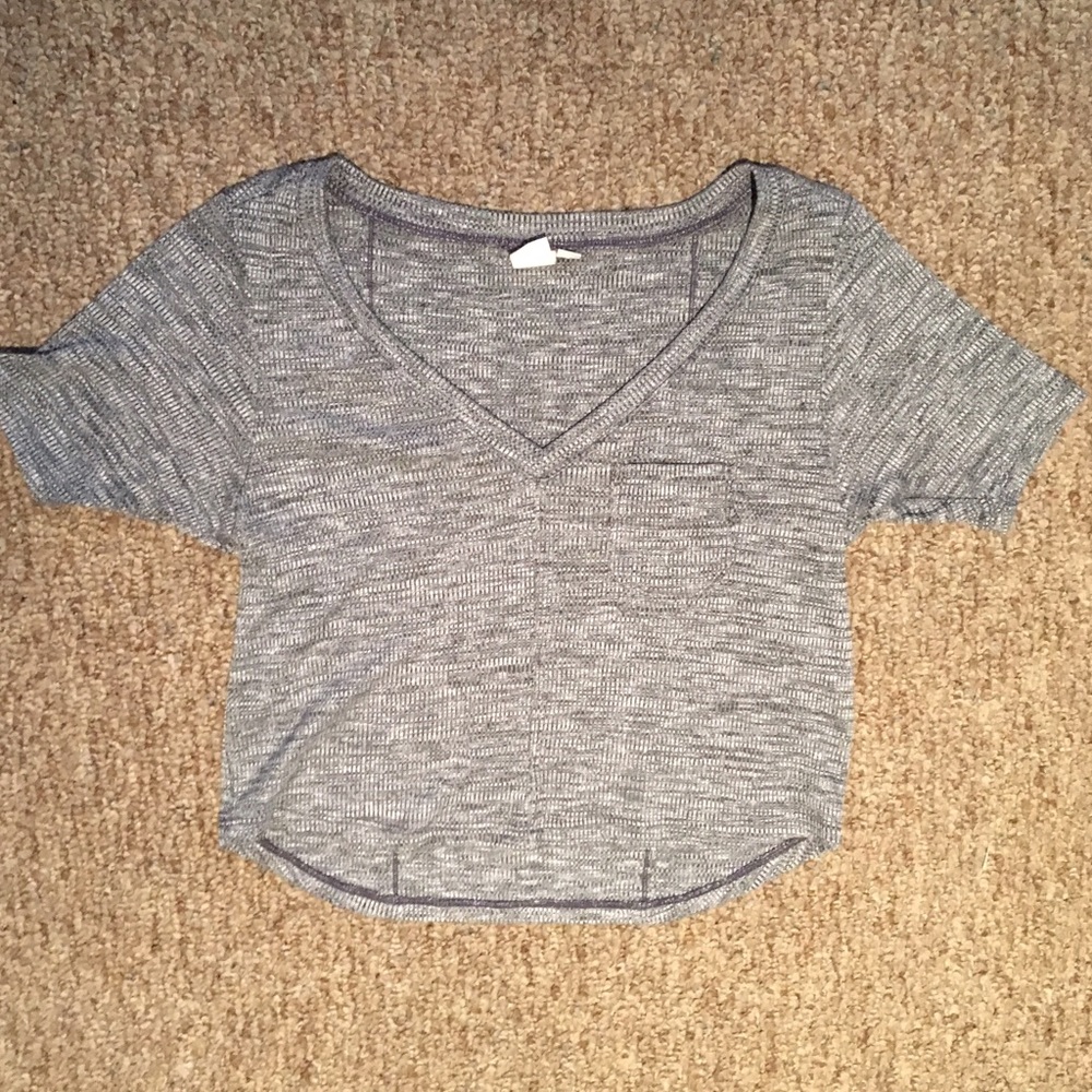 Cute heather gray v-neck crop top with pocket