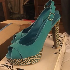 Deb Platform Heels NWOT