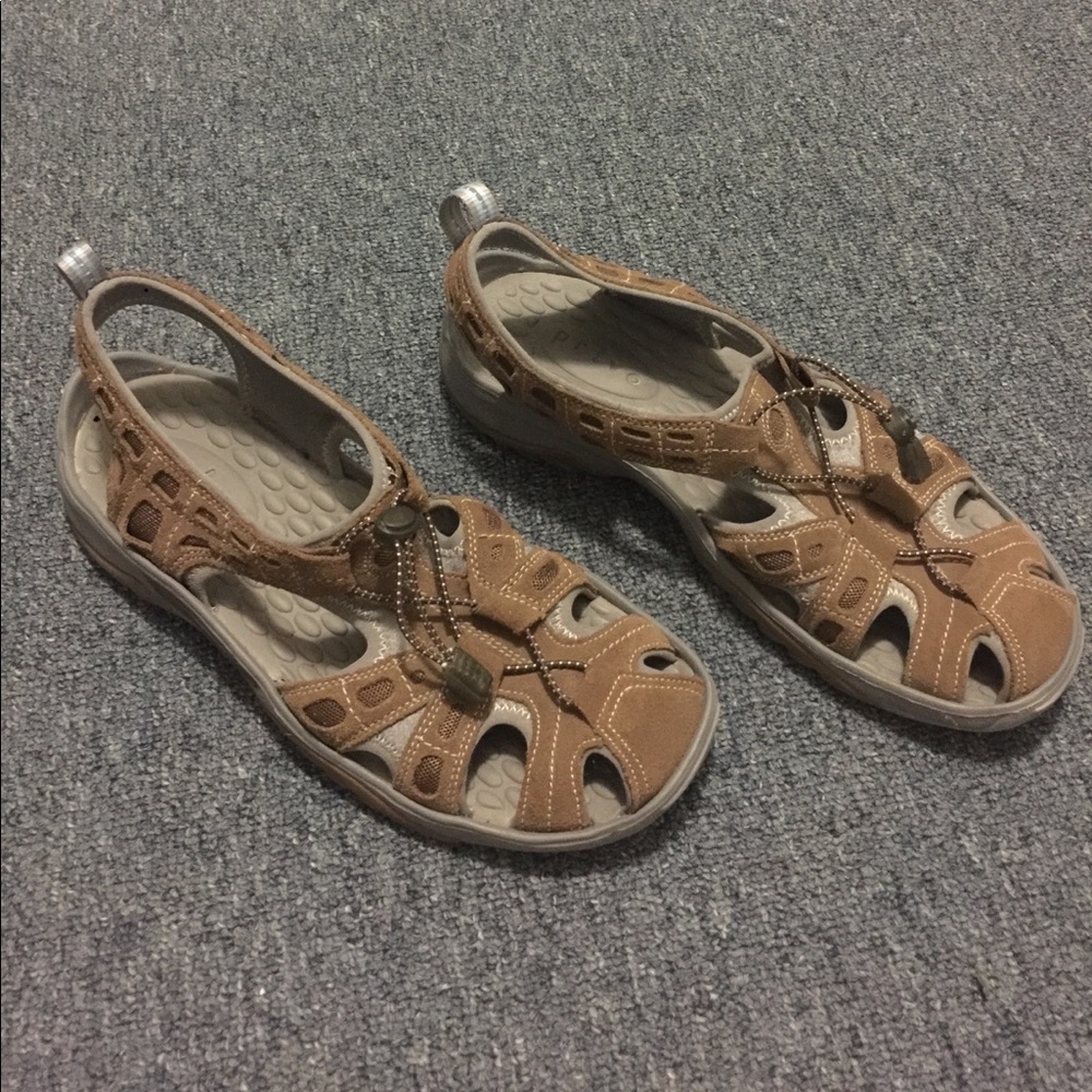 Woman's hiking sandal