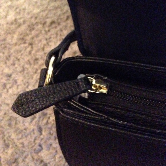 Brand new Tommy Hilfiger small crossbody bag! - Picture 4 of 7