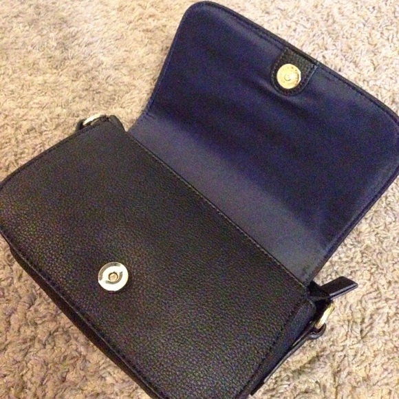 Brand new Tommy Hilfiger small crossbody bag! - Picture 5 of 7