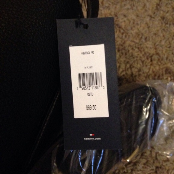 Brand new Tommy Hilfiger small crossbody bag! - Picture 7 of 7