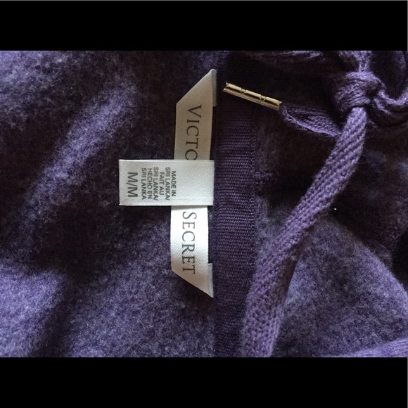Victoria secret sweatshirt - Picture 3 of 3