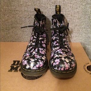 Doc Marten kids collection "Brooklee" boots